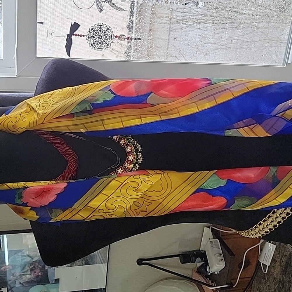 Stunning NWOT Silk Dress Scarf
